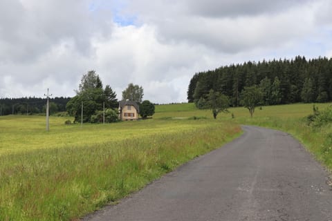 Cesta z Kraslic